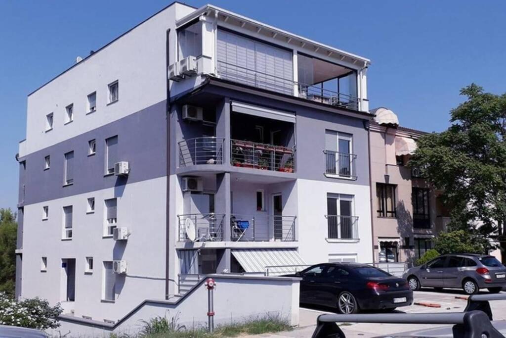 Apartman Franko - Uz Parking プーラ エクステリア 写真